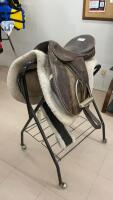 COLLEGIATE ENGLISH SADDLE & SADDLE PAD