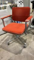 ROLLING SWIVEL ADJUSTABLE CHAIR