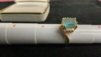 GOLD RING W/ TEAL GEMSTONE - MARKED 14K