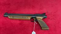 CROSSMAN .22 PELLET GUN.