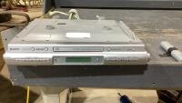 UNDERCABINET SONY RADIO/CD PLAYER