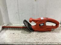 BLACK & DECKER ELETRIC HEDGE TRIMMER