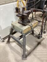 ANVIL W/ STAND