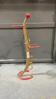 METAL HAME W/ HORSESHOE FLOOR RACK