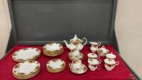 ROYAL ALBERT &ldquo;OLD COUNTRY ROSES&rdquo; CHINA SET