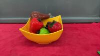GLASS FRUIT BOWL WITH BRIGHT ARRAY