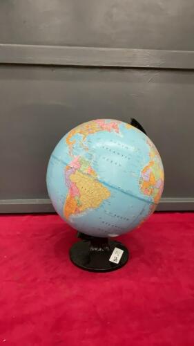 GLOBE ON PLASTIC STAND