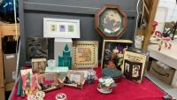 BOX OF MISC DECOR ITEMS - CANDLES & HOLDERS, PHOTO STORAGE BOX, A FEW PICTURES