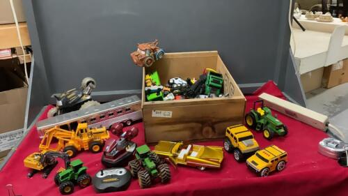 LARGE AMOUNT OF CARS & TRUCKS IN WOOD BOX