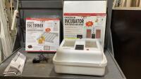 LITTLE GIANT INCUBATOR + EGG TURNER