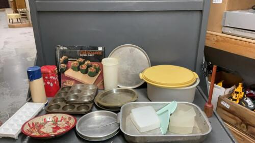 BOX W/ MISC KITCHEN ITEMS - TUPPERWARE CONTAINERS, BAKING PANS, THERMOS