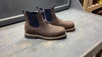 KODIAK STEEL TOE BOOT - SIZE 8.5