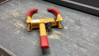 WHEEL LOCK WITH KEY
