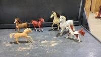 SMALL TUB WITH TOY HORSES