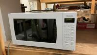 WHITE PANASONIC MICROWAVE