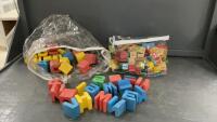 BOX OF WOOD & PLASTIC BLOCKS