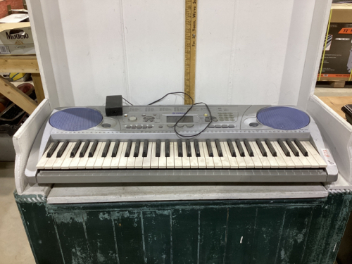 YAMAHA ELECTRONIC KEYBOARD