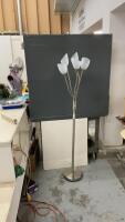 FLOOR LAMP W/ (5) ADJUSTABLE LIGHT HEADS