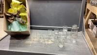 ASSORTED VASES/GLASSWARE/JARS
