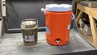 RUBBERMAID 18.LT WATER JUG + MOSSY OAK 1 GALLON WATER JUG