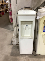 WATER DISPENSER