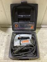 BLACK & DECKER 2-SPEED JIG SAW KIT