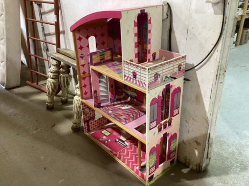 DOLL HOUSE - 3 STORY