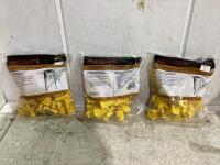 (3) RED SNAP'R 25 WOOD POST ELETRIC FENCE INSULATORS