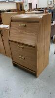 SECRETARY&rsquo;S DESK W/ 2-DRAWERS