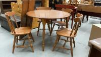 ROUND KITCHEN TABLE W/ (4) CHAIRS & (2) LEAVES
