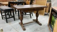 VINTAGE KITCHEN TABLE W/ (2) PULL. OUT LEAVES