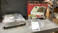 BETTY CROCKER BUFFET SERVER
