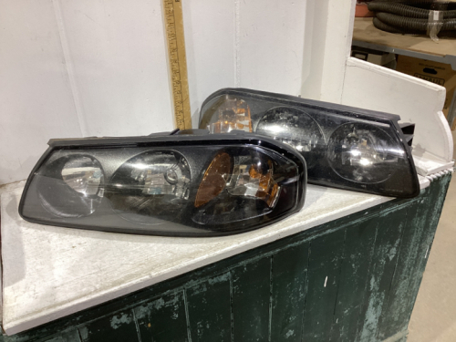 2 AUTO HEAD LIGHTS