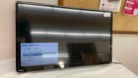 TOSHIBA 32&rdquo; FLAT SCREEN TV W/ REMOTE & WALL MOUNT BRACKET