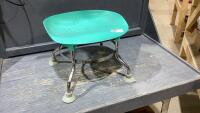 SHOWER /TUB STOOL