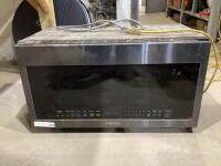 SAMSUNG MICROWAVE 30" X 17" X 17"