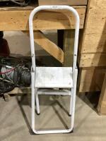 FOLDING STEP STOOL