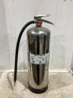 2-1/2 GALLON WATER PRESSURE FIRE EXTINGUISHER