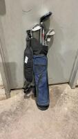 DUNLOP GOLF BAG W/ (6) LH JUNIOR CLUBS & A FEW GOLF BALLS