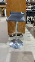 ADJUSTABLE HEIGHT STOOL - SWIVELS