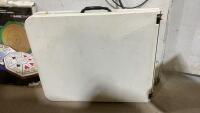 6&rsquo; PLASTIC FOLDING TABLE