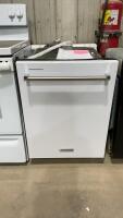 WHITE KITCHENAID BUILT IN DISHWASHER