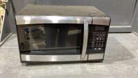 DANBY MICROWAVE W/TURNTABLE