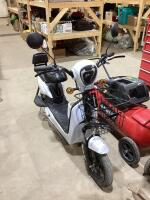 ELETRIC 2-SEATER SCOOTER W/ KEYS