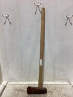 SPLITTING AXE