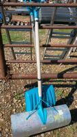 2 Snow Shovels