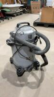 8 GAL BLACK DIAMOND SHOP VAC