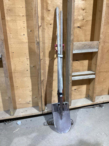 BUNDLE OF TOOLS -2 SHOVELS, POTATO FORK