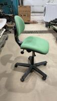 GREEN ROLLING OFFICE CHAIR