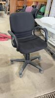 ROLLING BLACK OFFICE CHAIR